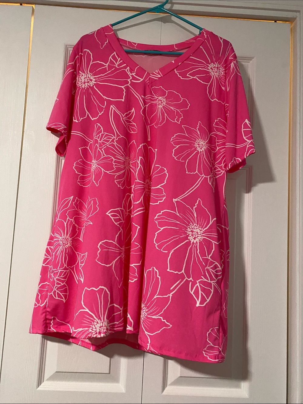 Women's Pink Floral V-Neck Short Sleeve Tee